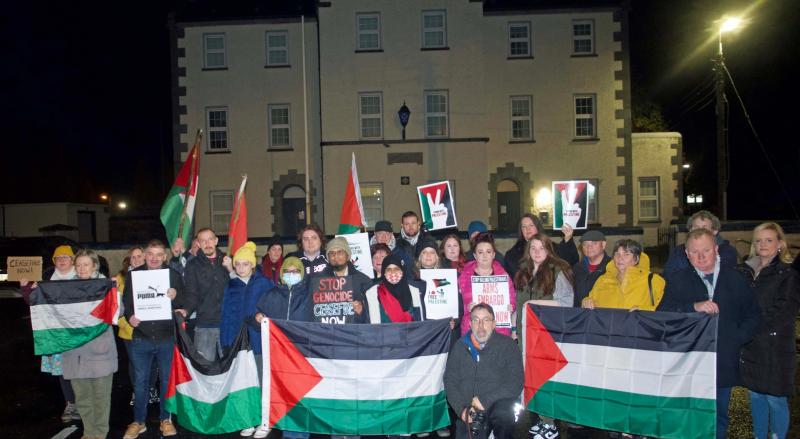 Protest in Carrick-on-Suir calls for peace in Middle East 