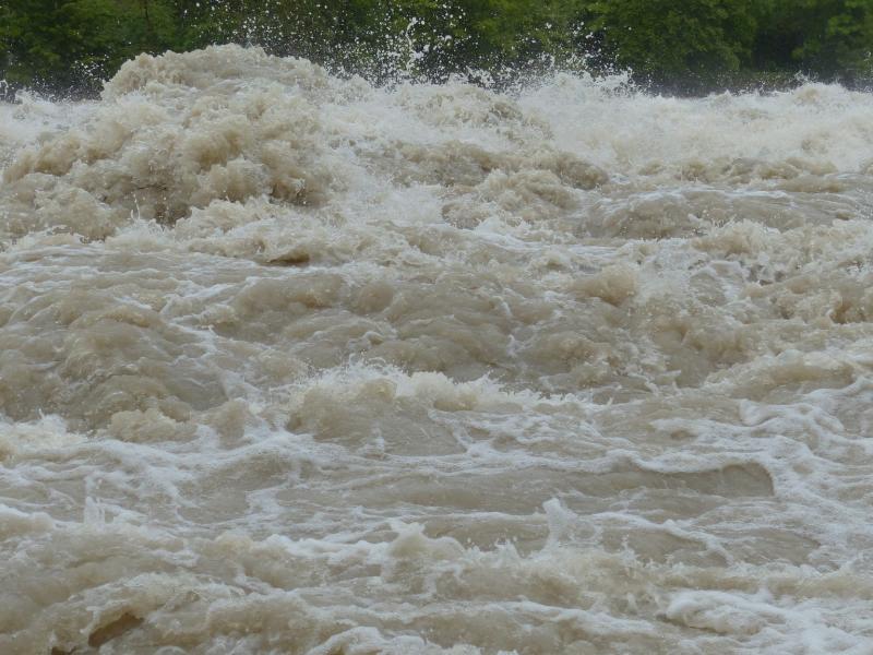 Cars abandoned in west Tipperary village as flooding exceeds record levels 