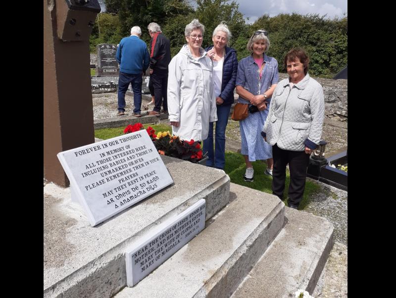 Tipperary community comes together to erect memorial plaque in local graveyard