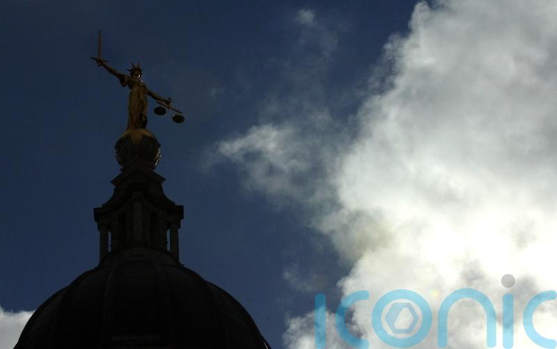 London judge orders mother to return two children to Ireland