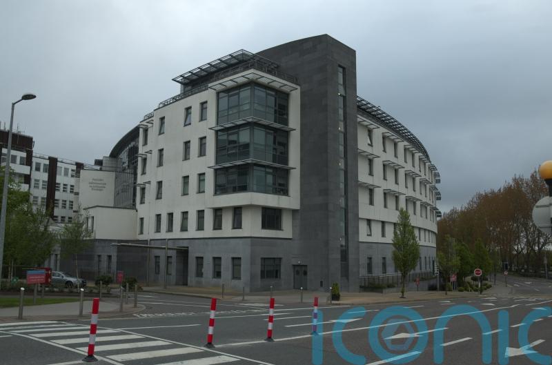 Man turns up at hospital with gunshot wounds