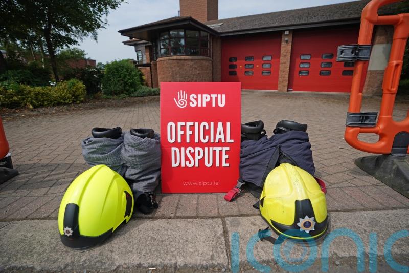 Retained firefighters considering quitting over conditions dispute, says union