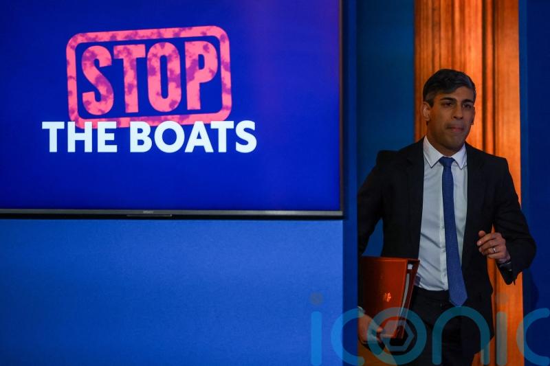 Don’t send police to border, Sunak tells Dublin amid asylum row