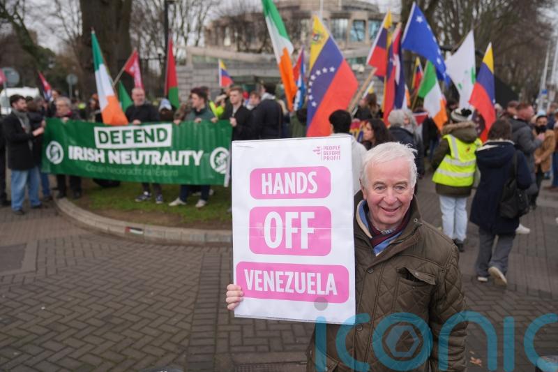 Anti-US rally met by Venezuelan counter-protesters in Dublin