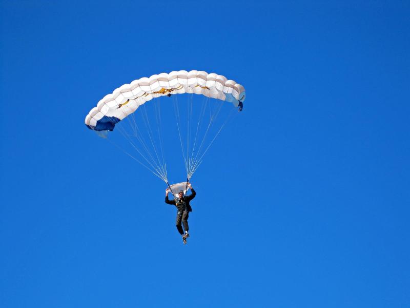 Fancy a sky dive? - Tipperary GAA club looking for fearless volunteers
