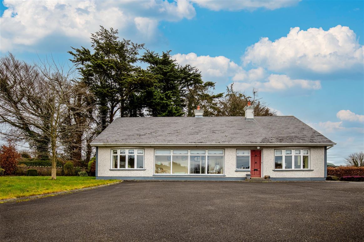 CHECK IT OUT 'Luxury bungalow' on sale in Roscrea Page 1 of 13