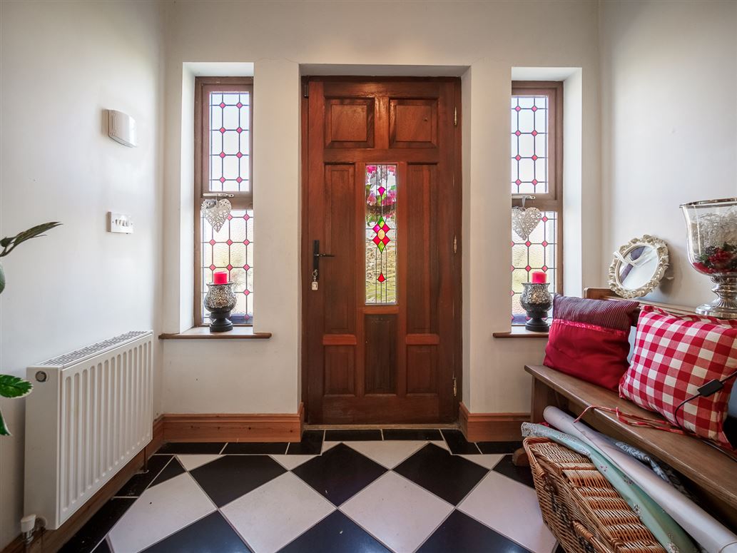 This stunning family home is on sale in Tipperary for €385,000 Page 1